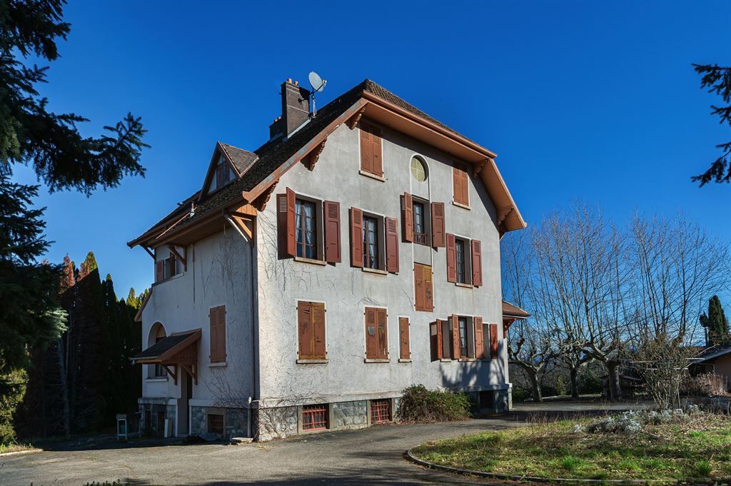 Property photo 3 of 13