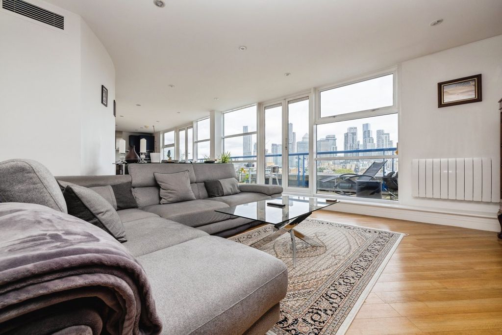 Property photo 3 of 28