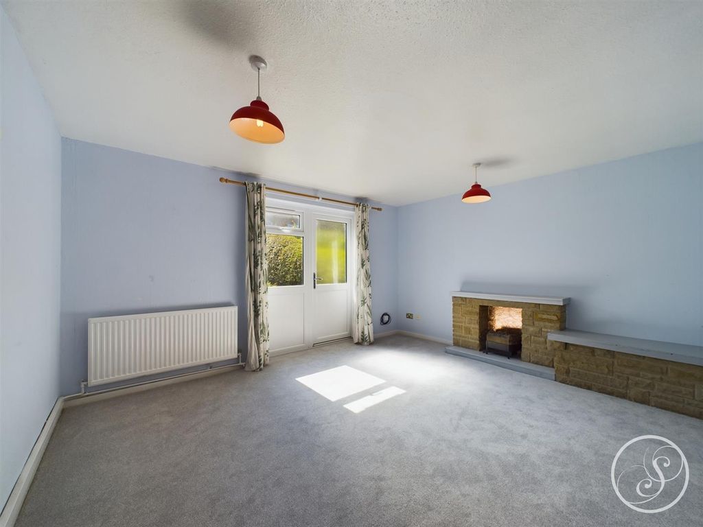 Property photo 2 of 11 Living Room