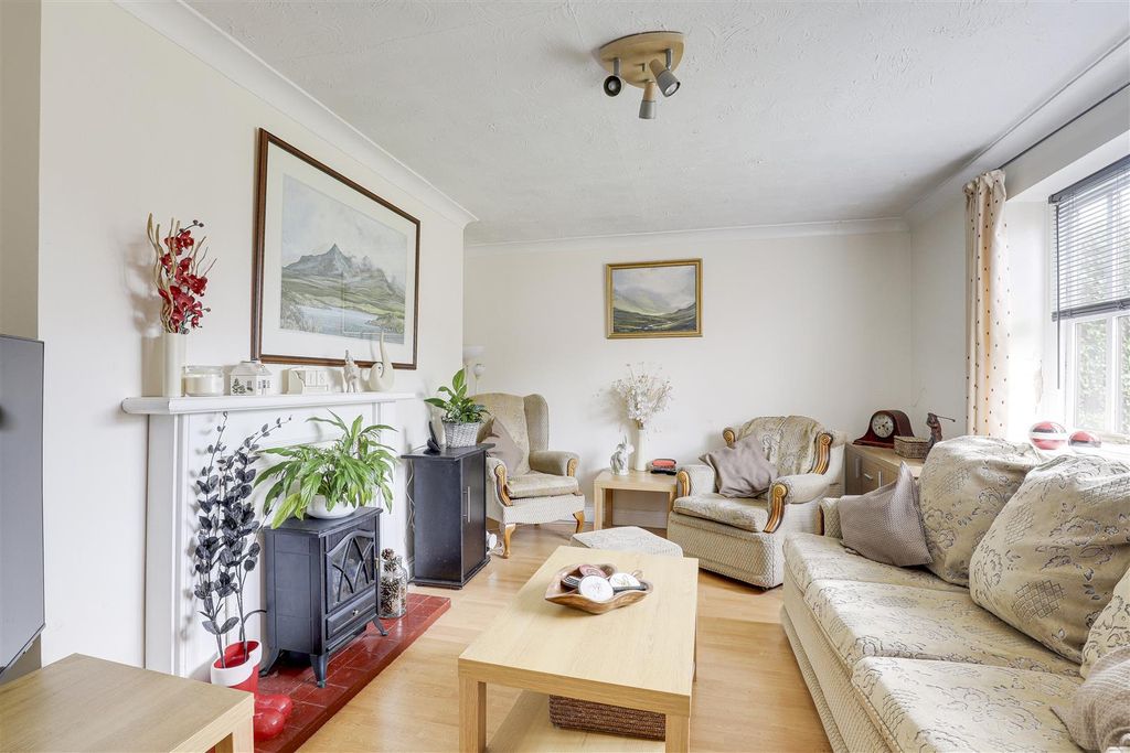 Property photo 2 of 17 10537.Jpg