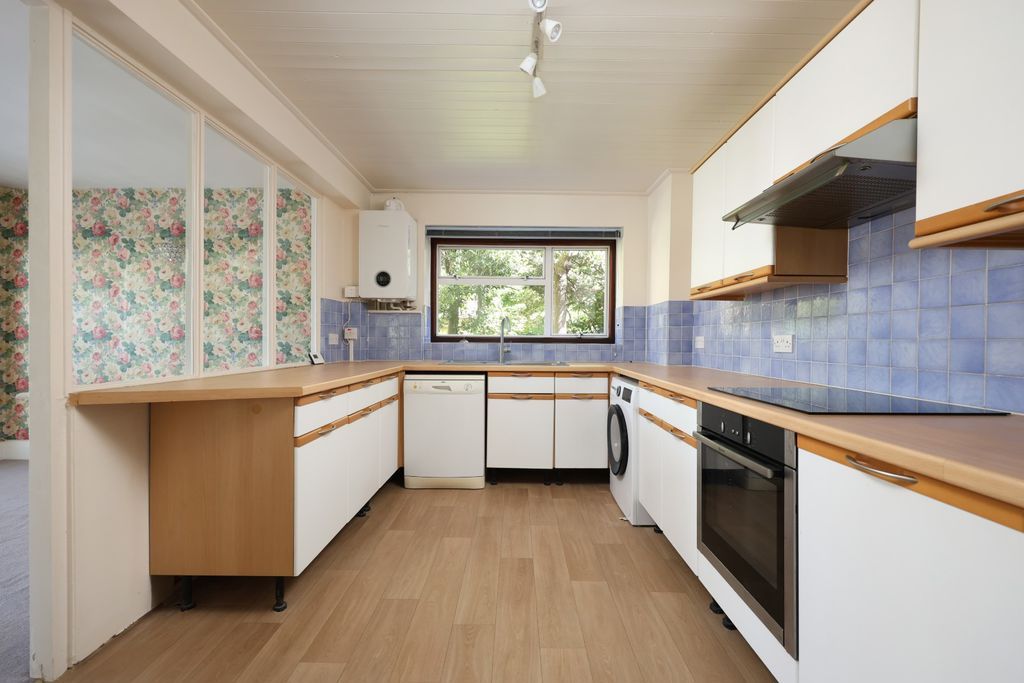 Property photo 3 of 14 Kitchen