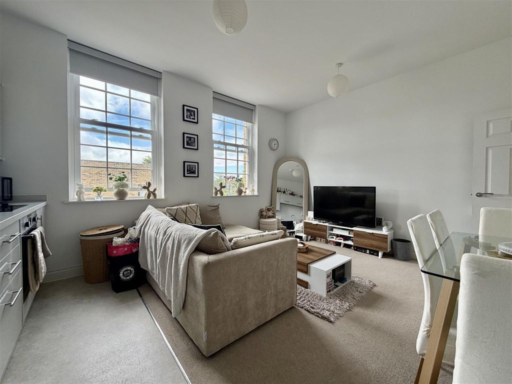 Property photo 3 of 11