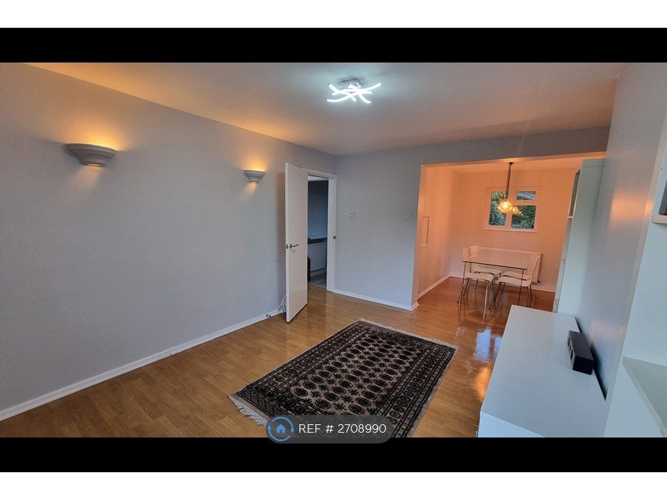 Property photo 2 of 32 Lounge / Diner