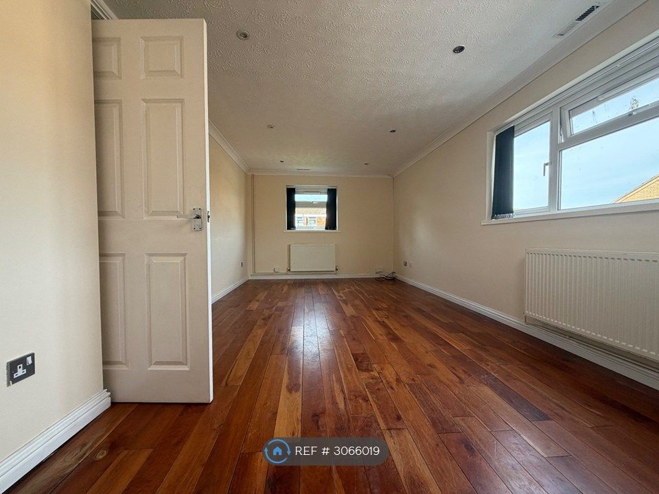 Property photo 2 of 13 Living / Dinning Room