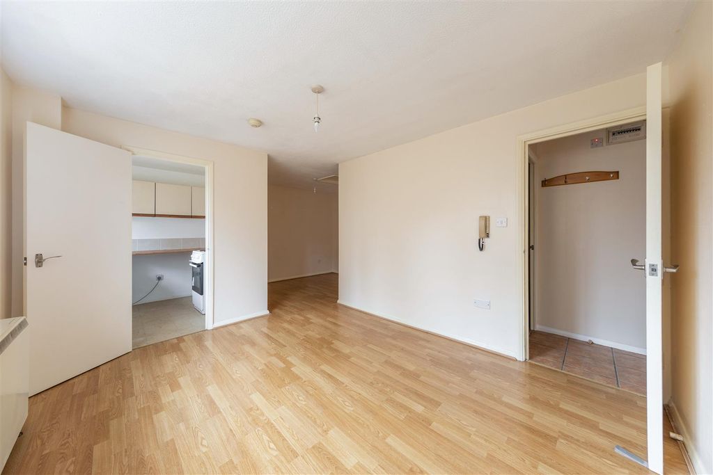 Property photo 3 of 7