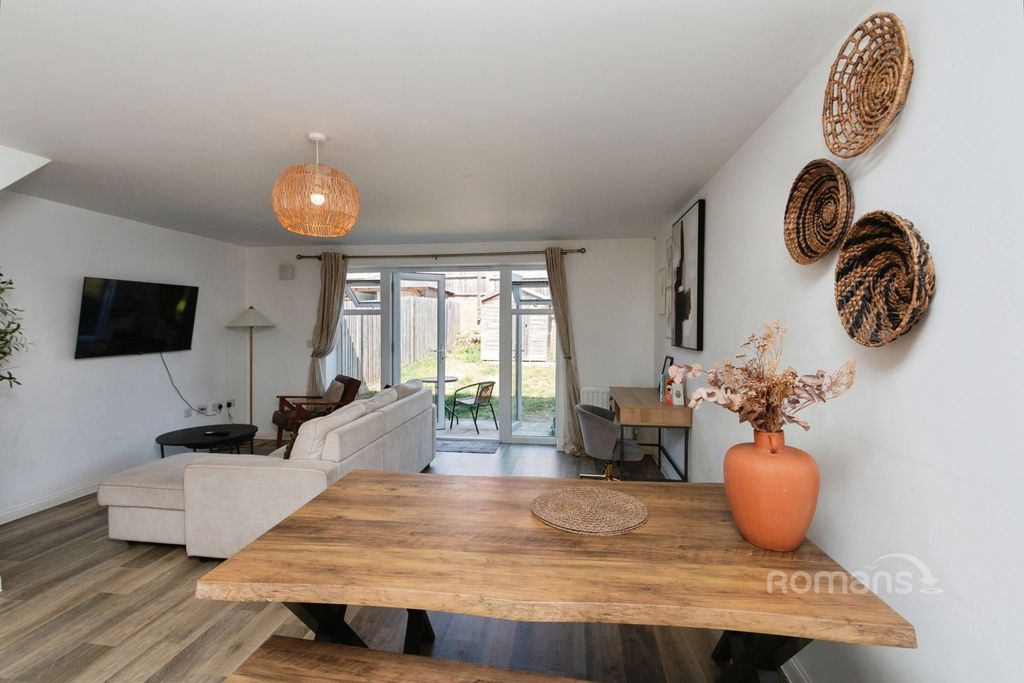 Property photo 3 of 14 Pbox-Img.Jpg