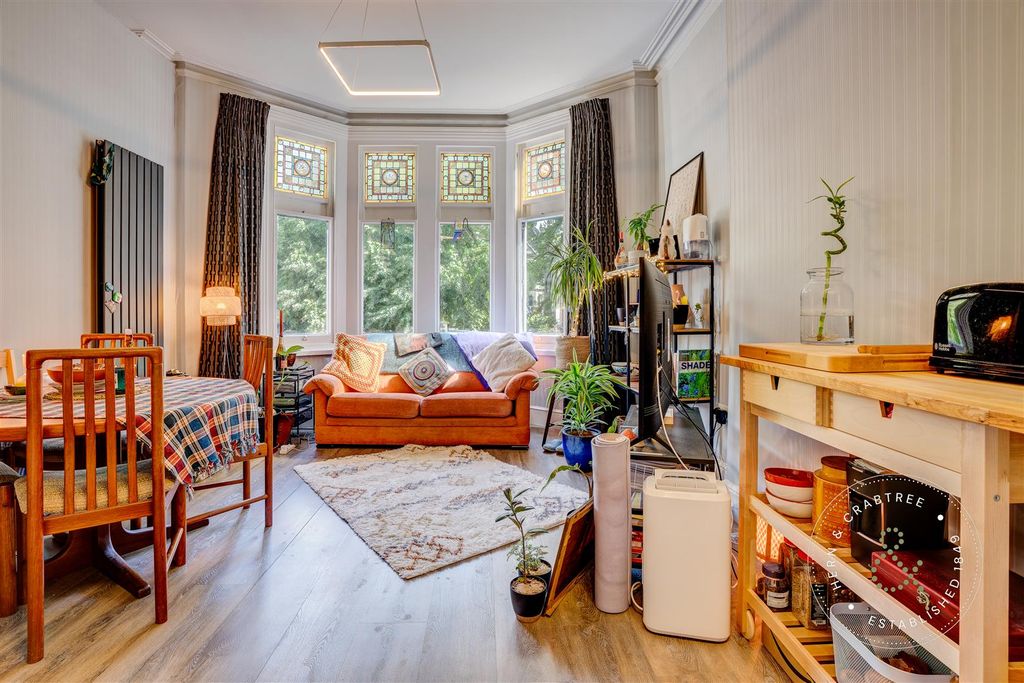 Property photo 2 of 11 Cathedral Road, Flat, Pontcanna, Hern Crabtree (9)