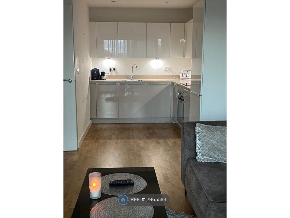 Property photo 3 of 8 Kitchen
