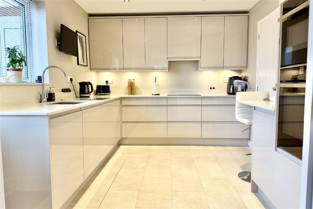 Property photo 2 of 30 (Main)