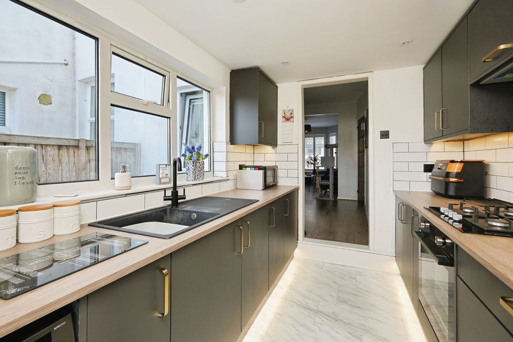 Property photo 2 of 18 Pbox-Img.Jpg