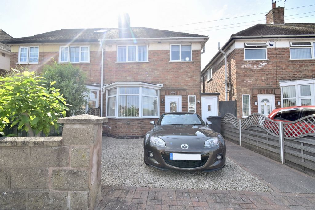 Property photo 1 of 19 Colchester Road, Humberstone, Leicester, Leicestershire, Le5 2Dg