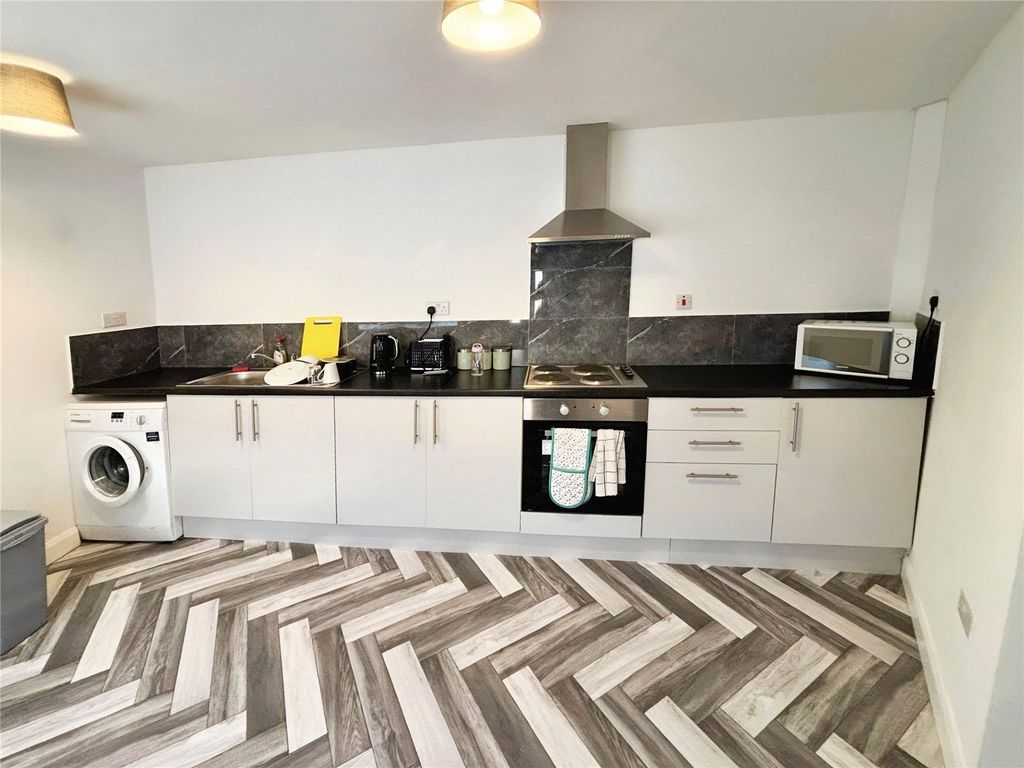 Property photo 3 of 10 Kitchen
