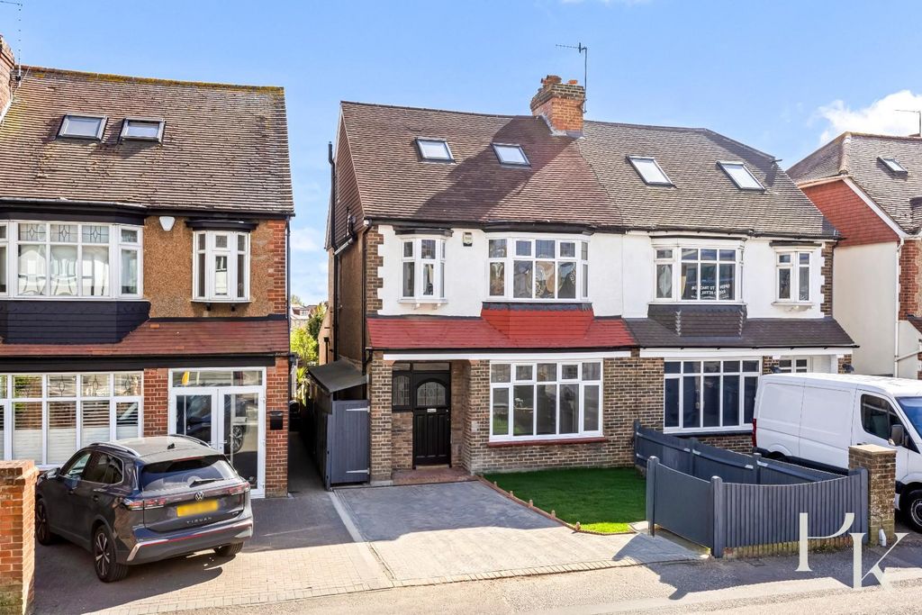 Property photo 2 of 22 Portland Road, 340-019.Jpg