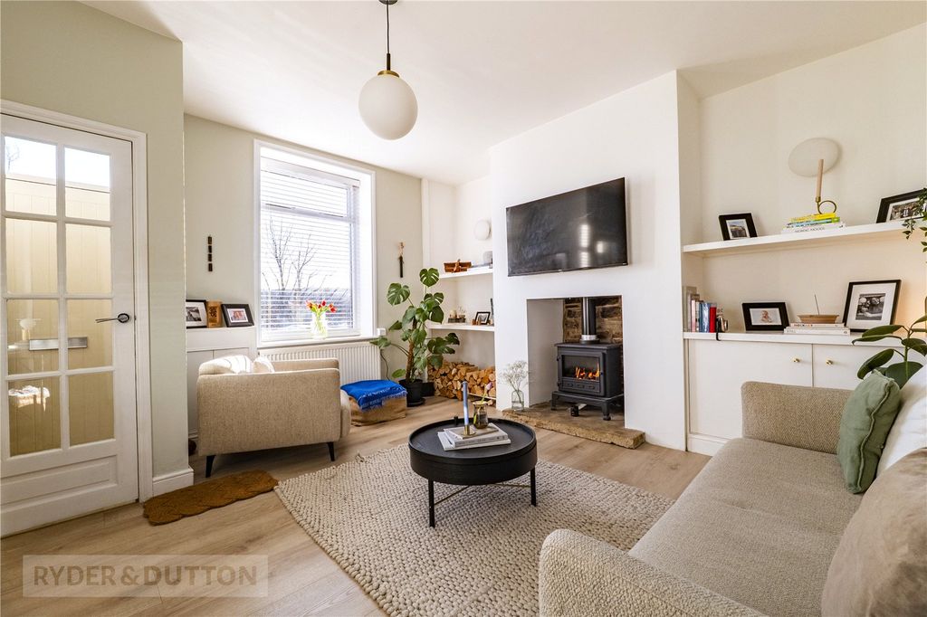 Property photo 1 of 22 Lounge