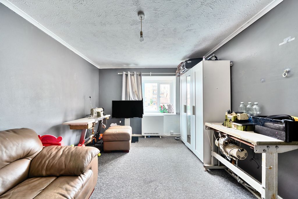 Property photo 3 of 16 1316518-4-685d2Be...