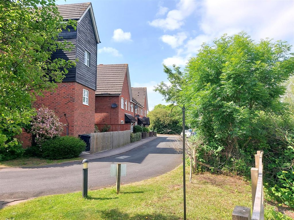 Property photo 1 of 15 The Osiers