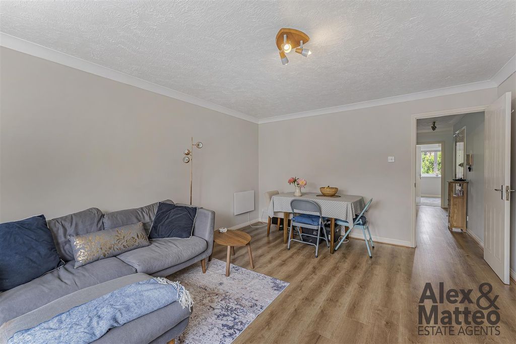 Property photo 3 of 19 Rossetti Road