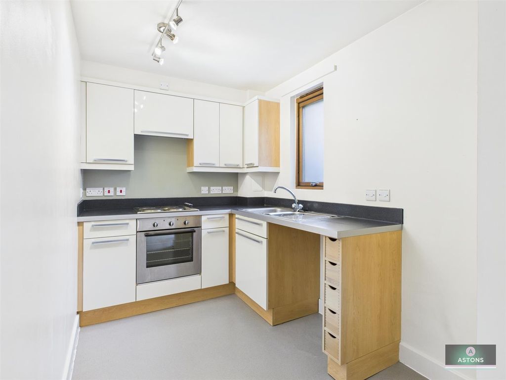 Property photo 2 of 10 Kitchen