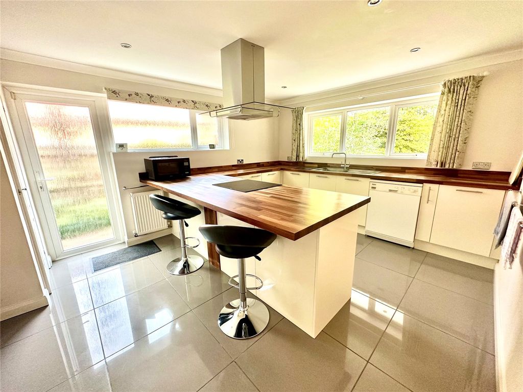 Property photo 2 of 18 Picture No. 15