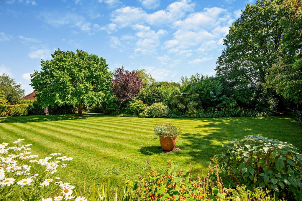Property photo 3 of 19 Garden