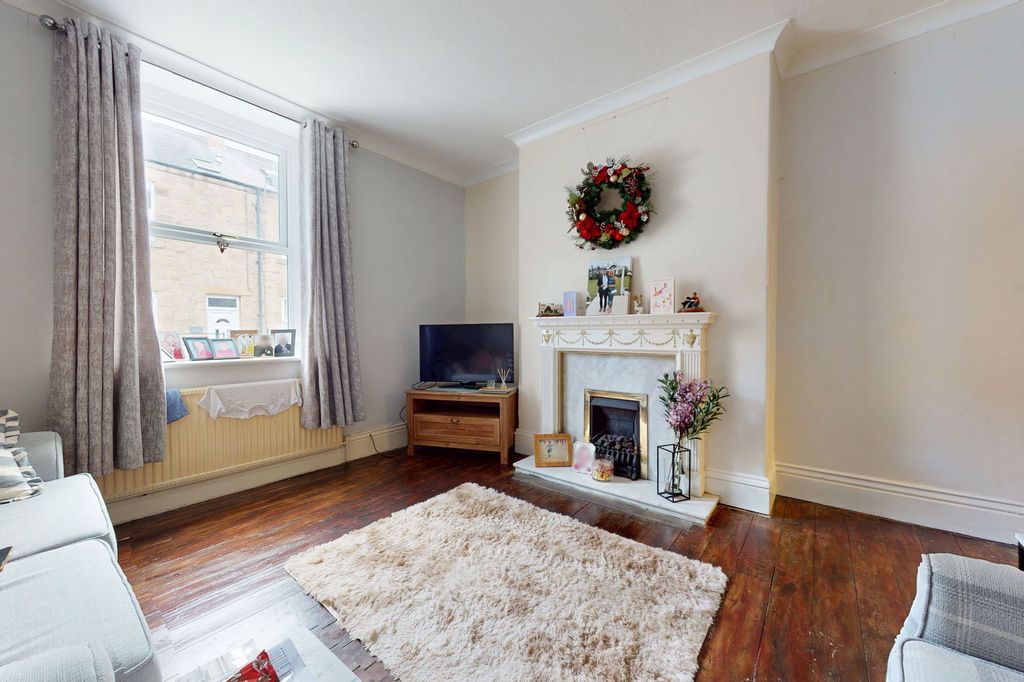 Property photo 2 of 8