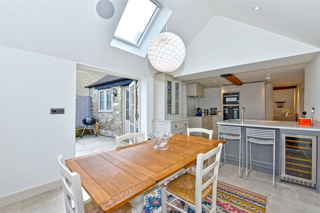 Property photo 2 of 15 Picture No. 12