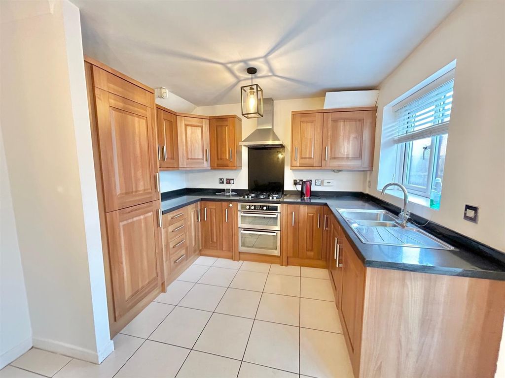 Property photo 3 of 19 Kitchen.Jpg