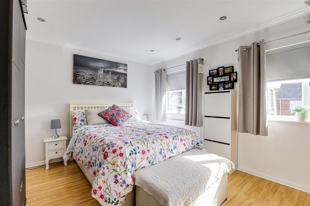 Property photo 3 of 20 Img_8576-Img_8580.Jpg