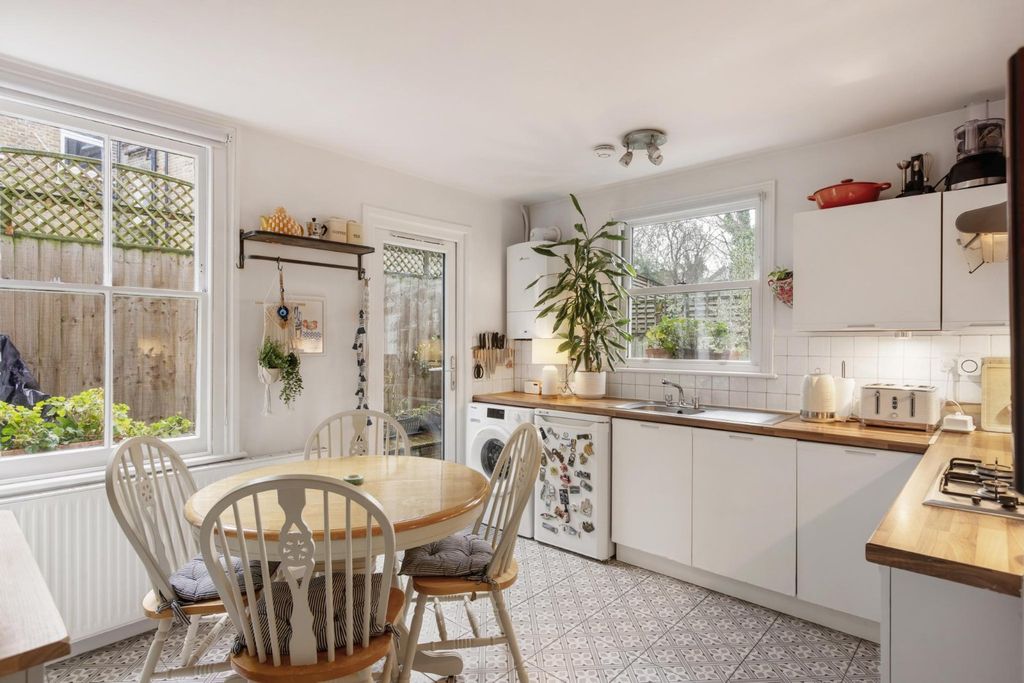 Property photo 3 of 6