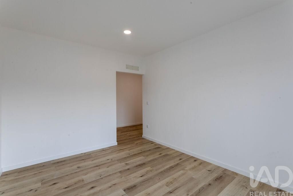 Property photo 3 of 32