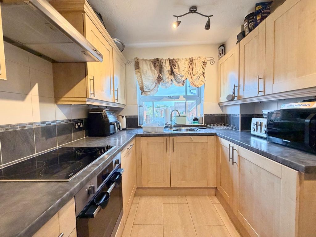 Property photo 3 of 9 Kitchen