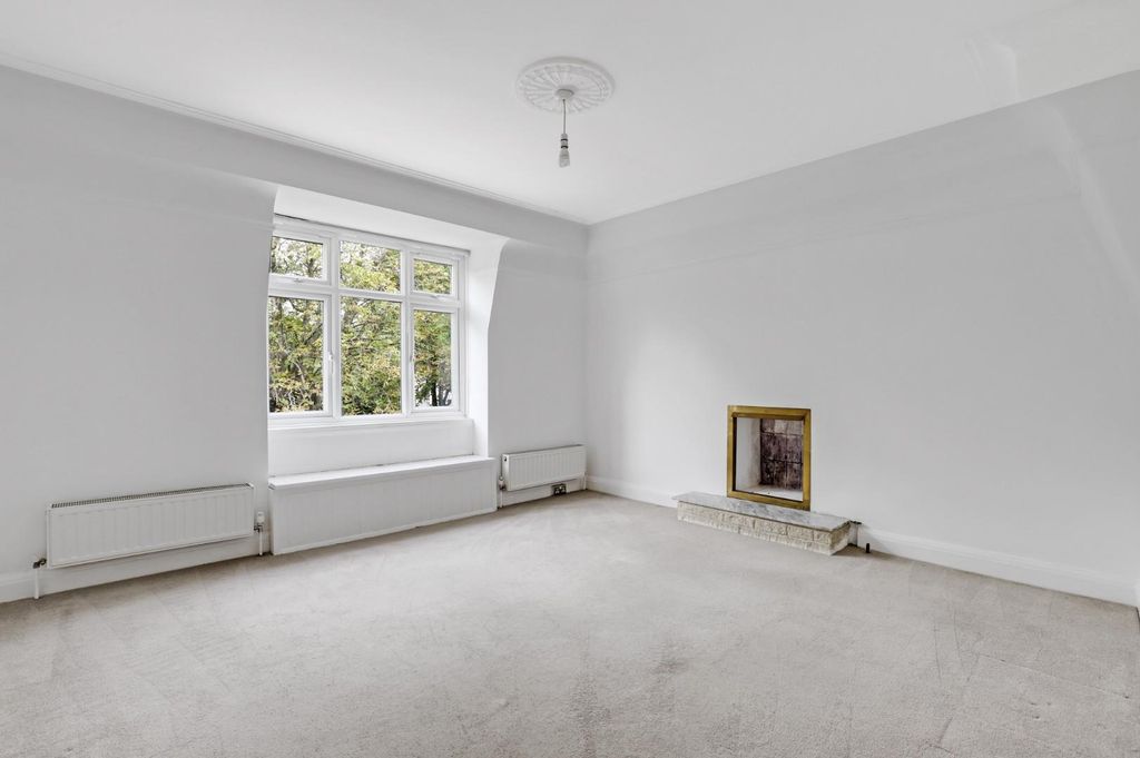 Property photo 2 of 15 04-2986Jhpropworld - 18 Fountain Court - 11.Jpg