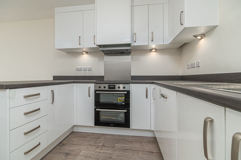 Property photo 3 of 16 Flat 95-19