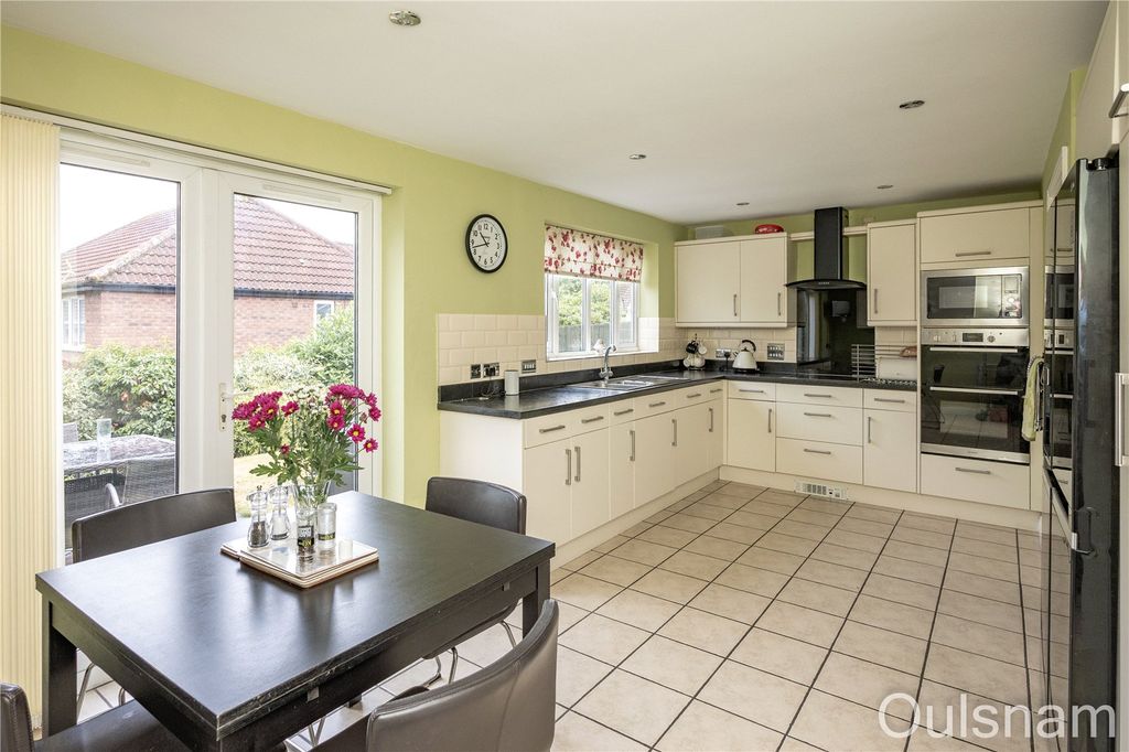 5 bed detached house for saleRoyal Worcester Crescent, Bromsgrove, Worcestershire B60 photo 5