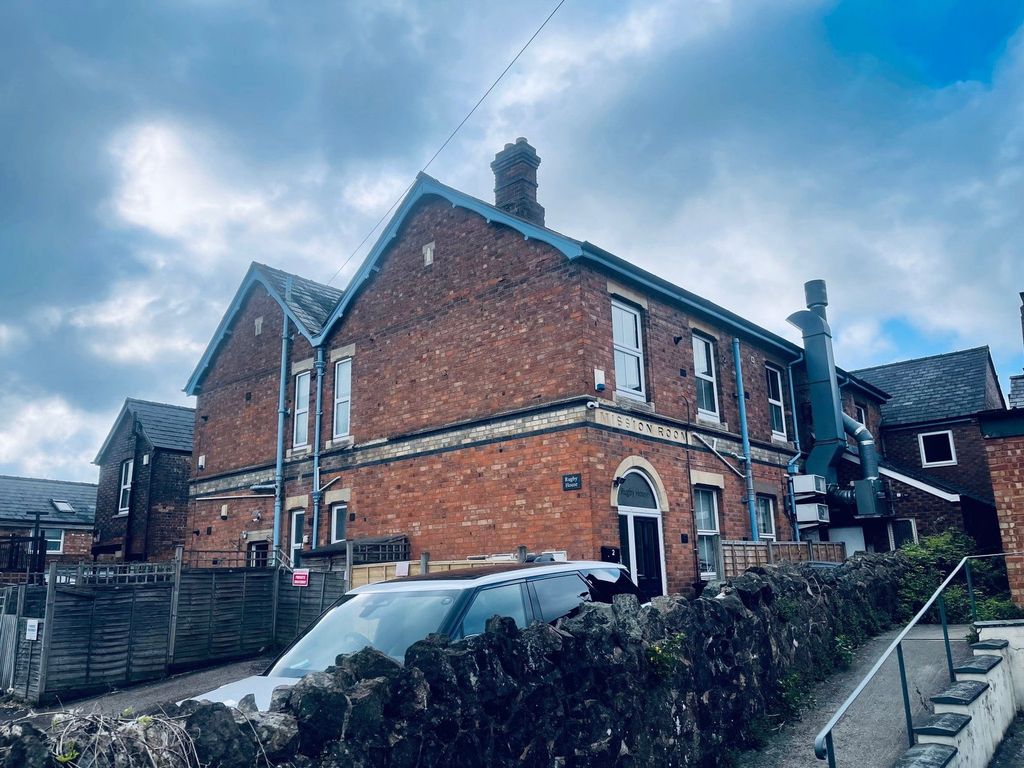 Property photo 1 of 9