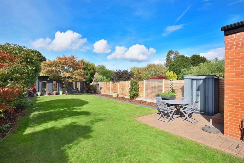 Property photo 2 of 29 40 Tower Road Hereford (09).Jpg