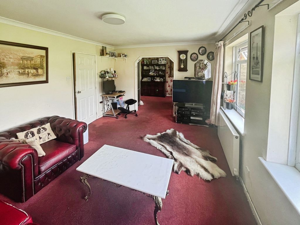 Property photo 2 of 17 Lounge