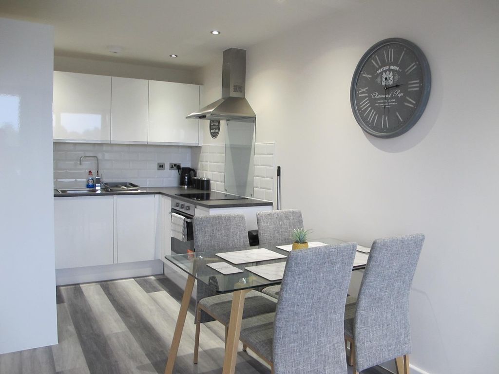 Property photo 3 of 8 Kitchen