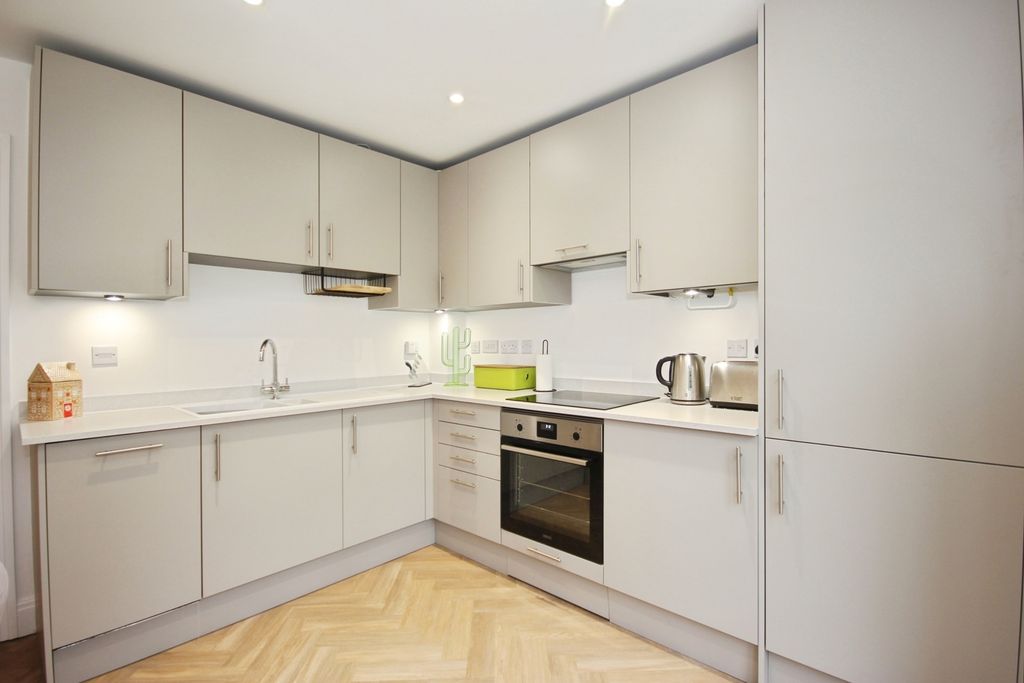 Property photo 3 of 17 Kitchen