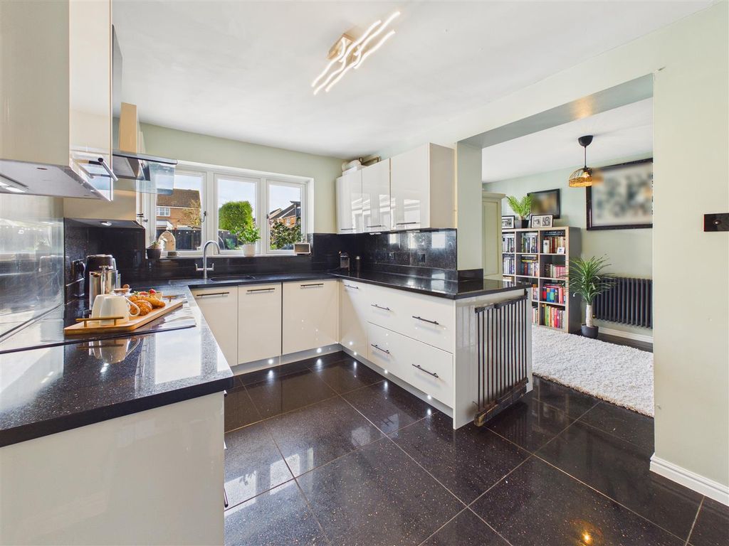 Property photo 3 of 17 Kitchen