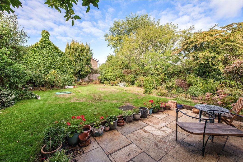 Property photo 3 of 17 Garden