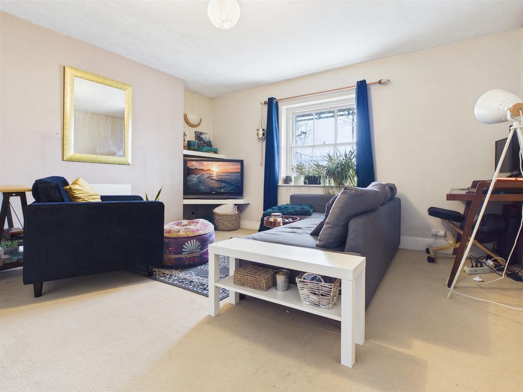 Property photo 2 of 7 Cam04311G0-Pr0106-Still001.Jpg