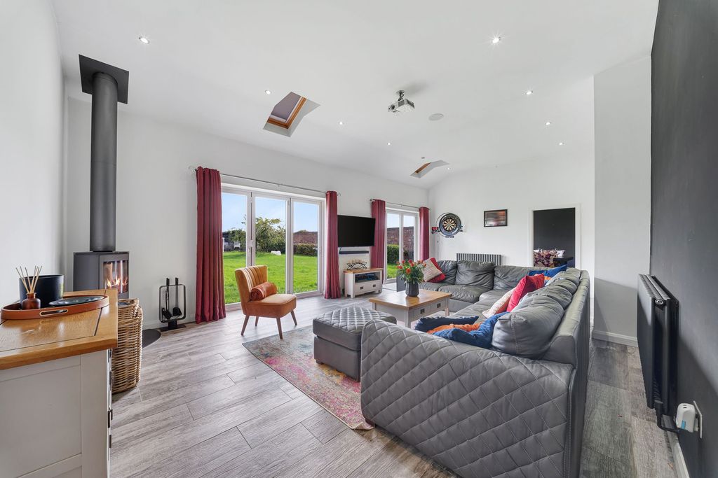 Property photo 2 of 37