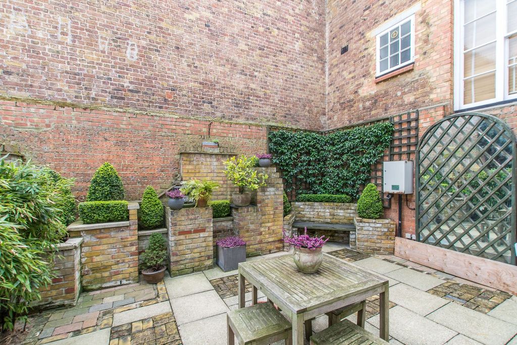 Property photo 3 of 23