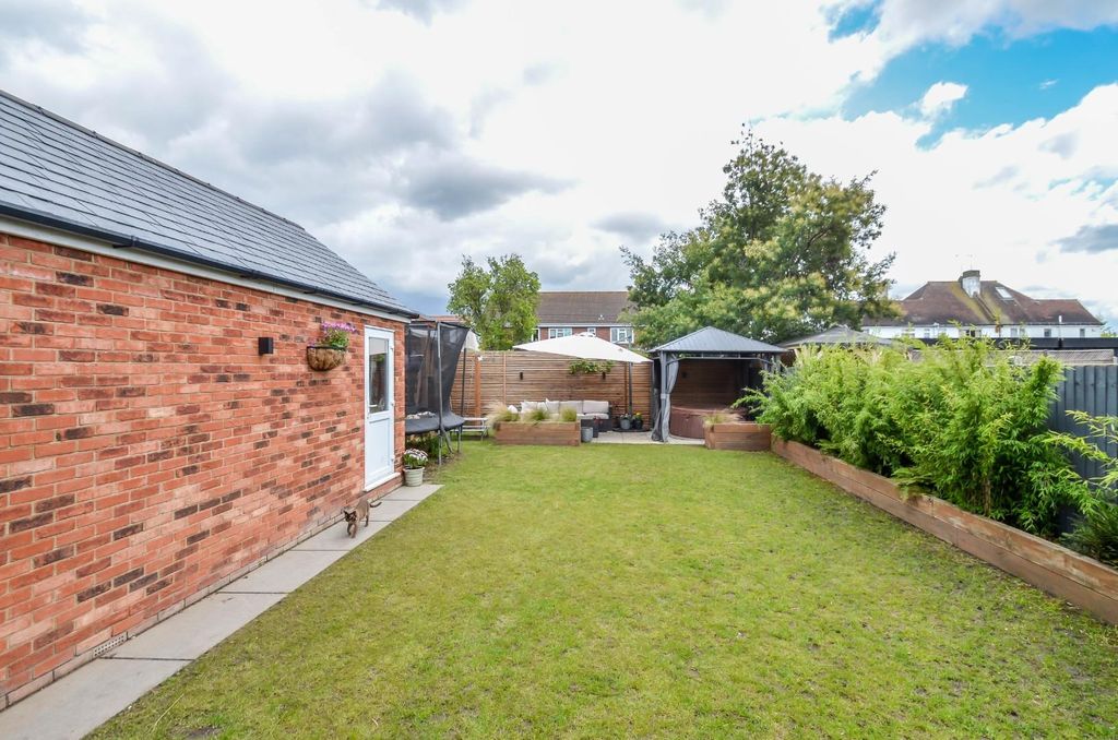 Property photo 3 of 31