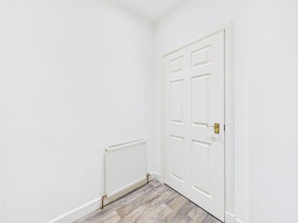 Property photo 3 of 13 Cam03924G0-Pr0017-Still002.Jpg