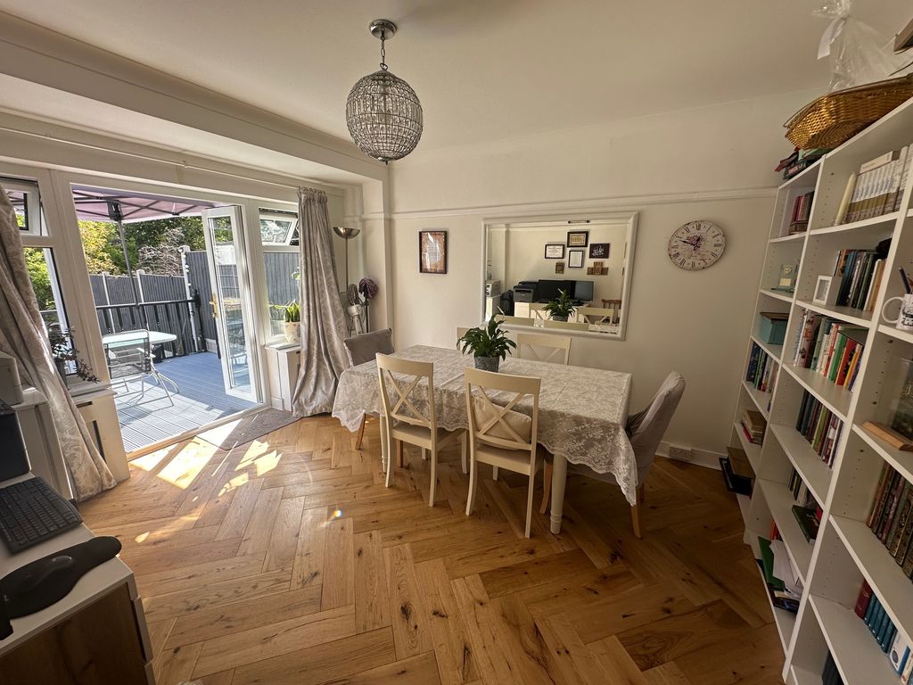 Property photo 3 of 15 Reception 3