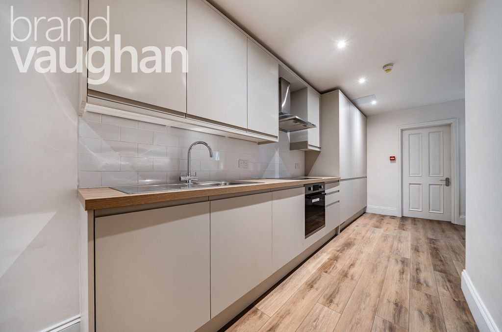 Property photo 2 of 10 Kitchen