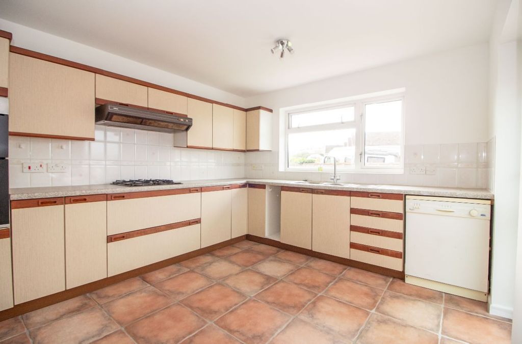 Property photo 2 of 27