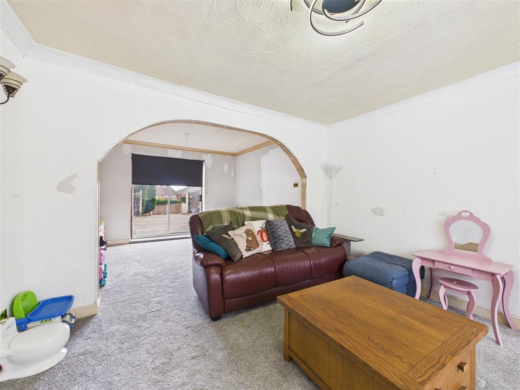 Property photo 3 of 23 Cam05476G0-Pr0077-Still016.Jpg